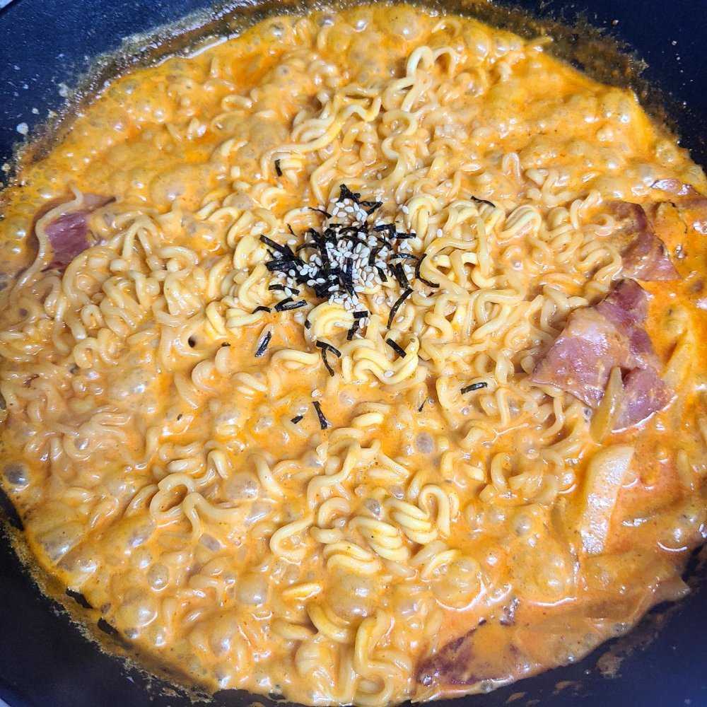 Como o Macarrão Carbonara Buldak Conquistou o Mundo 🍜🔥