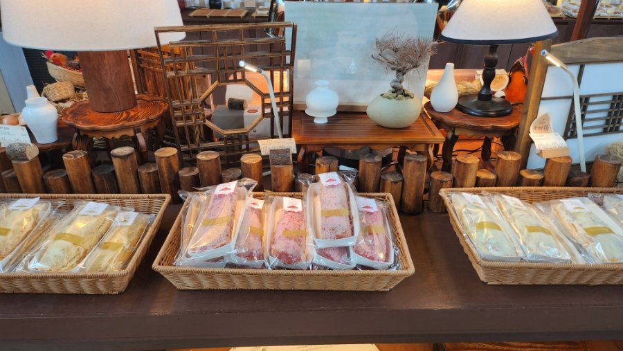 From Central Ponds to Mother-of-Pearl Accents: A Deep Dive into Yongin Arirang Dowon’s Traditional Korean Interior Space Tour From Central Ponds to Mother-of-Pearl Accents: A Deep Dive into Yongin Arirang Dowon’s Traditional Korean Interior Space