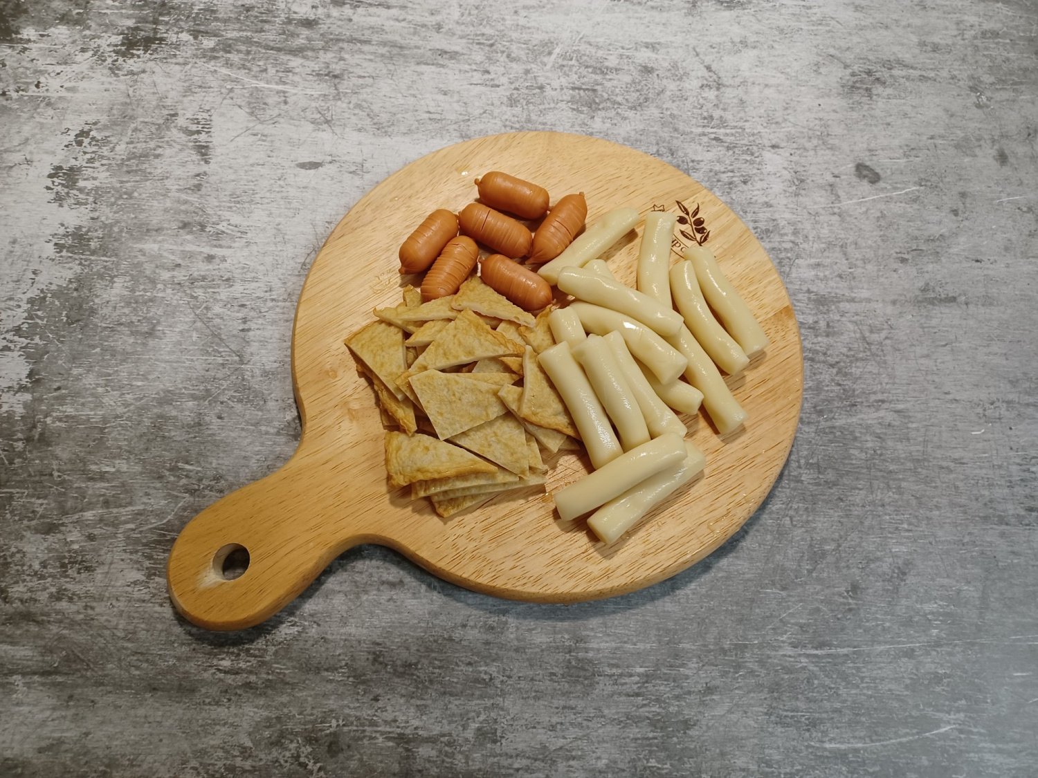 Tteokbokki for Just 3,500 Won? The Ultimate Budget-Friendly Street Food Craze is Taking Over Korea! 🔥