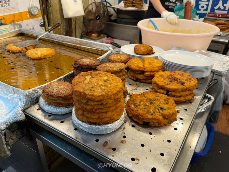 Gwangjang Market: The Ultimate Seoul Food Tour Through 5,000 Stalls 🥢