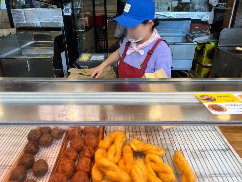 Gwangjang Market: The Ultimate Seoul Food Tour Through 5,000 Stalls 🥢