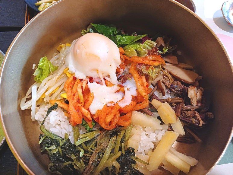 How Gen Z is Totally Redefining **Bibimbap** All Over Social Media! 🥢✨